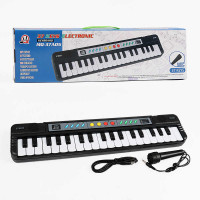 Синтезатор (MQ 37 a05 штрихкод=97152) 37 клавіш, ефекти, мікрофон, мелодії, запис та відтворення звуків, працює від мережі та батарейок, в коробці